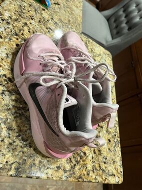 Women’s Pink Athletic basketball shoes - Comfort